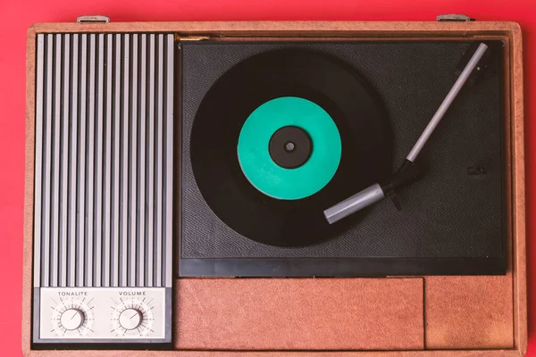 Retro Vinyl Player Turnable Red Background Entertainment 70S Listen Music — Stock Photo, Image