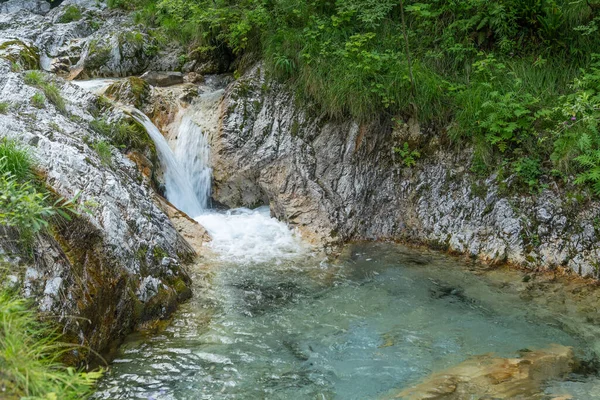 意大利奥罗比切山脉中部贝尔加莫附近的Val Vertova Torrent Lombardy瀑布 — 图库照片