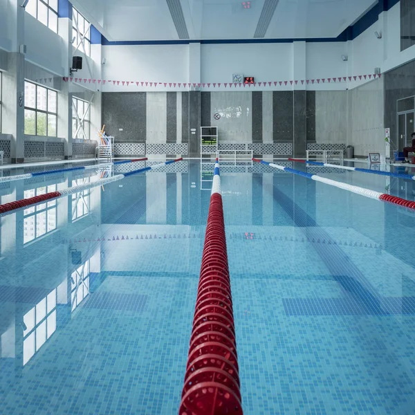 Piscina interior pública . — Fotografia de Stock