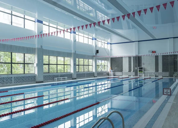 Piscina interior pública . — Fotografia de Stock