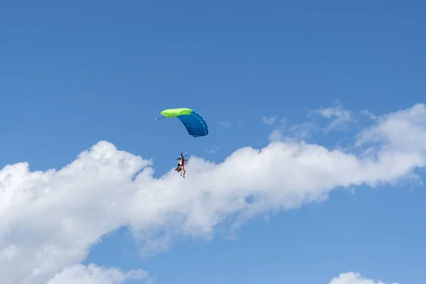 Russia, Kolomna, Aerograd, Landing skydiver. — Stock Photo, Image