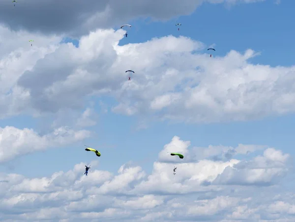 Rusland, Kolomna, Aerograd, vele Landing skydiver. — Stockfoto