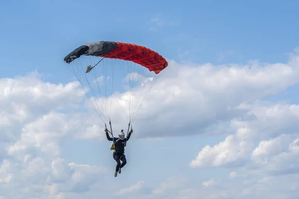 Rússia, Kolomna, Aerograd, Paraquedismo de aterragem . — Fotografia de Stock