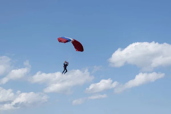 Rusland, Kolomna, Aerograd, Landing skydiver. — Stockfoto