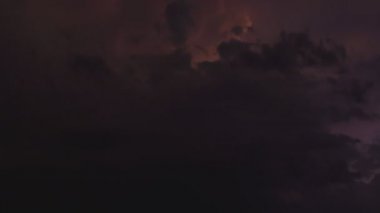 Karadağ. Devamlı şimşekler çakan güçlü fırtınalar. Zaman aşımı 4k, 3840x2160.