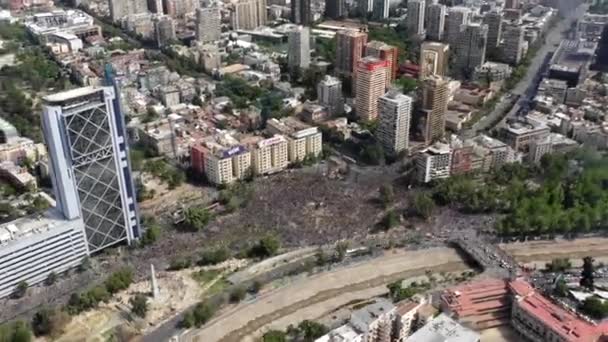 Hyperlapse Plaza Baquedano Santiago Chile Protester Mot Den Sosiale Krisen – stockvideo