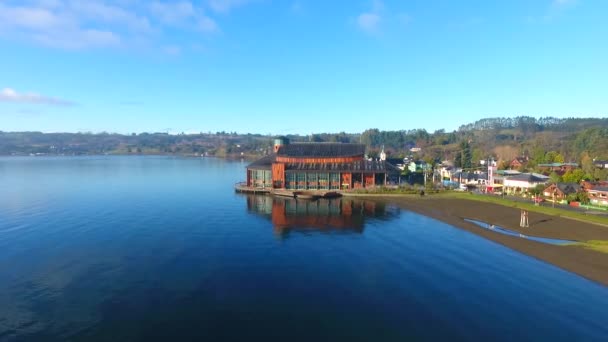 Dron Skyter Utsikt Lake Theater Ved Portene Til Chiles Patagonia – stockvideo