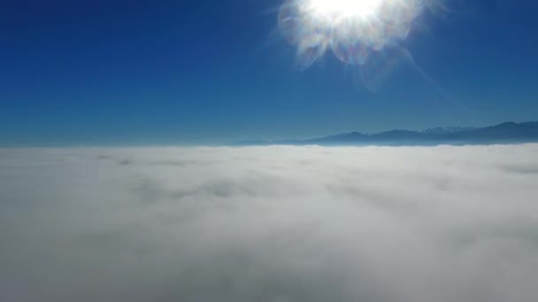 Αεροφωτογραφία Πάνω Από Σύννεφα Στον Ήλιο — Αρχείο Βίντεο