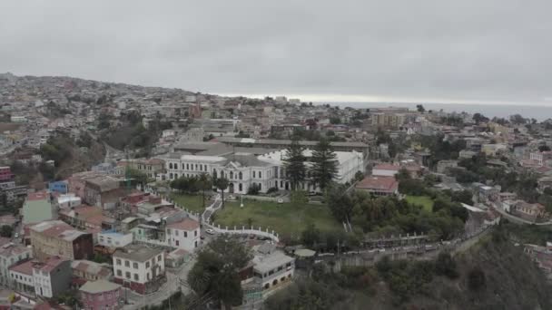 Valparaso Şili Valiliğin Üssü Valparaiso Tepelerinin Arka Planda Çok Renkli — Stok video