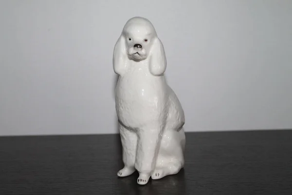 Statuette Einer Hundzüchtigen Poodle — Stockfoto