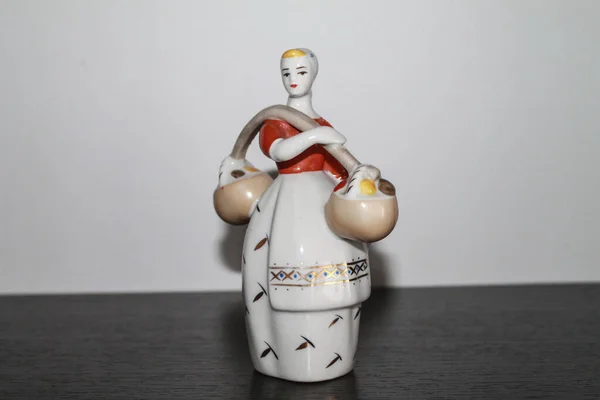 Porcelain Figurine Girl Carrying Fruit — Zdjęcie stockowe