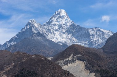 Ama Dablam tepe Pangboche Köyü'nde