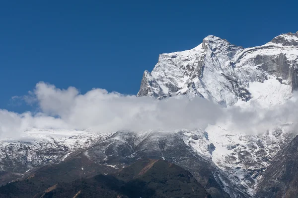 Kongde mountain peak at Namche Bazaar — Stock Photo, Image