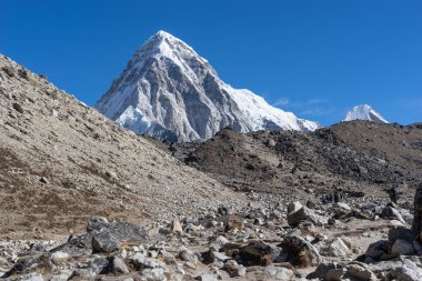 CIn dağ tepe, Everest bölgesi