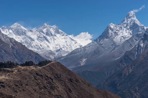 Everest, Lhotse y Ama Dablam vista de la montaña, Namche Bazar — Foto de Stock