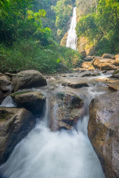 Khun Korn wodospad w Chiang Rai — Zdjęcie stockowe