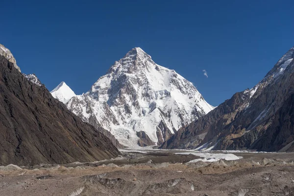 K2 の美しい山とバルトロ氷河 — ストック写真