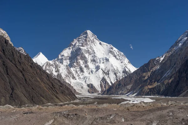 Güzel K2 dağ ve Baltoro Buzulu