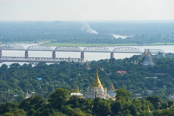 Köprüler Ayeyarwady River view Sagaing Hill, Mandalay c üzerinde