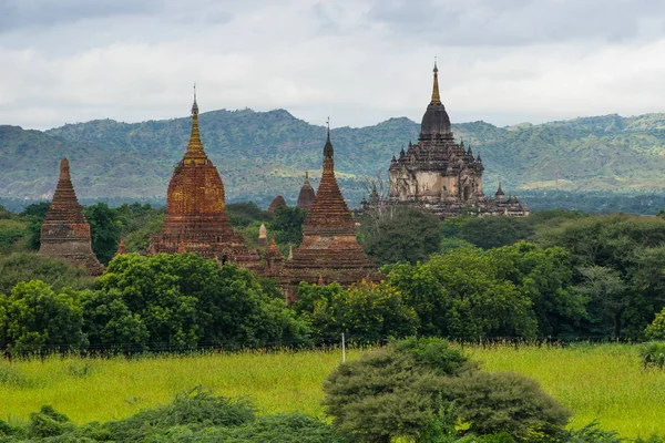 A felhős napon, Bagan ősi város, Mandalay Shwegugyi kolostor — Stock Fotó