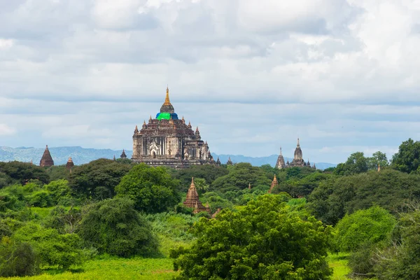 Den Byin Nyu templet återuppbyggnaden efter jordbävningen, Bagan anci — Stockfoto