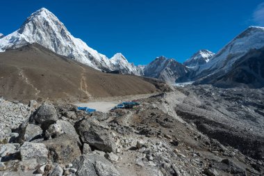 Gorakshep köyü yakınlarında Everest ana kampı, Everest bölgesi, Nepal