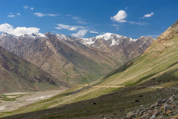 Way to Padum village at Zanskar valley, Leh, Ladakkh, India — Stock Photo, Image