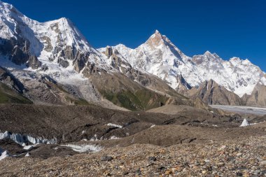 Masherbrum dağın zirvesinde Goroii kamp, K2 trek, Pakistan