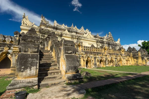 Maha Aungmye Bonzan klostret i gamla stan Inwa, Mandalay — Stockfoto