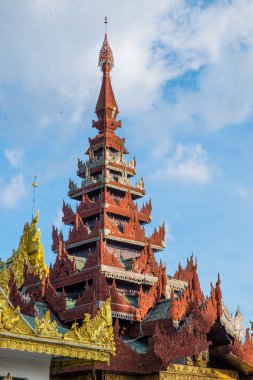 Myanmar geleneksel tarzı pagoda ağaçtan, Yangon, Myanmar