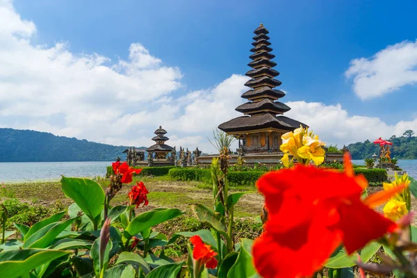 Ulun danu bratan templo hito de la isla de Bali, Indonesia — Foto de Stock