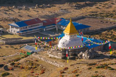 Güzel stupa Dingboche köyünde, Everest bölgesi, Nepal