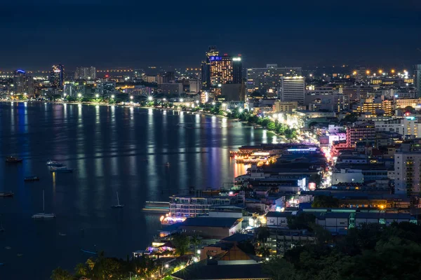 Město Pattaya v noci, provincie Chon Buri, Thajsko — Stock fotografie