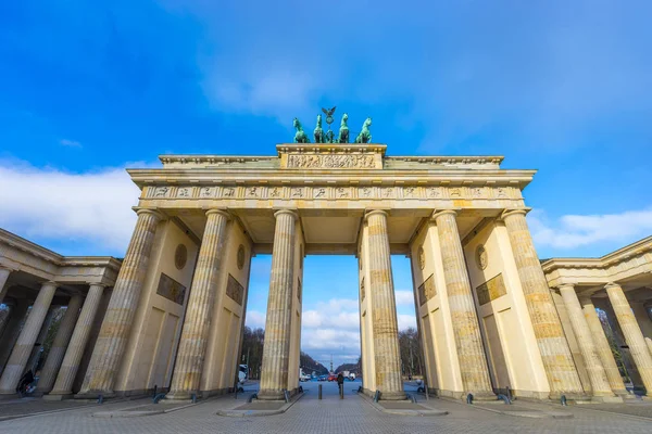 Güzel bir sabah, Landmark Berlin city Brandenburg Kapısı