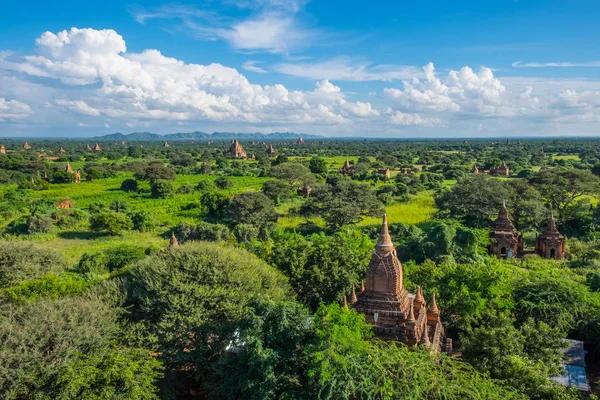 Bagan pagoder i molnig dag, Bagan, Mandalay, Myanmar — Stockfoto
