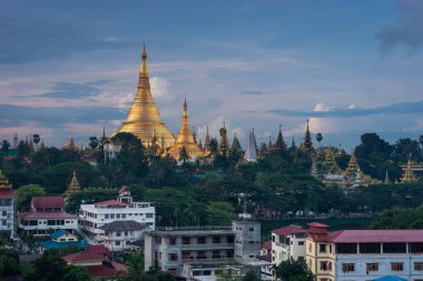 Shwedagon pagoda landmark şehrin Yangon, Myanmar