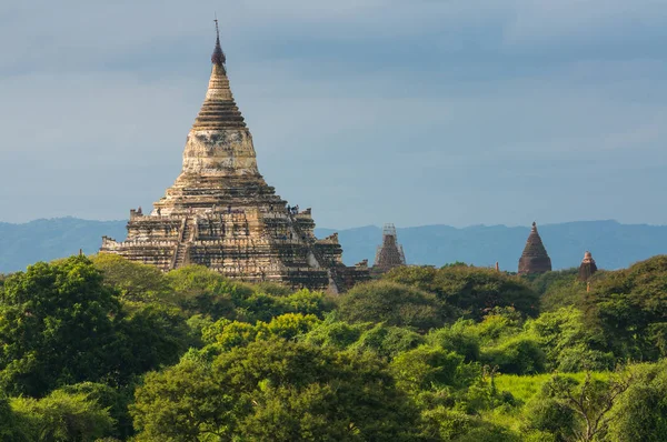 Shwesandaw pagoda landmark of Bagan at sunset, Bagan, Mandalay — Stock Photo, Image