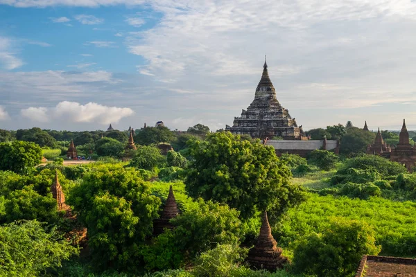 Shwesandaw pagoda és templomok, reggel, Bagan ősi város — Stock Fotó