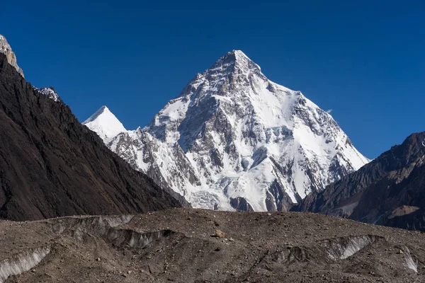 K2 の山頂とバルトロ氷河は、K2 のトレッキング、パキスタン — ストック写真