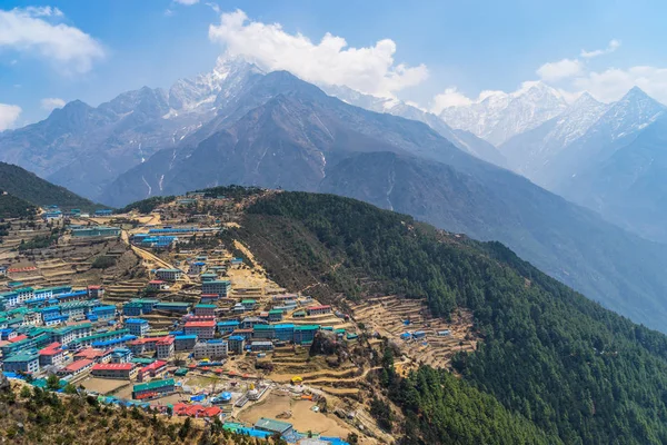 Thamserku dağın arka plan, Everes ile Namche ın Bazaarı köy