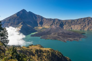 Rinjani volkan dağ manzarası Senaru krater, Lombok, Ind üzerinde