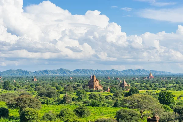 Bagan pagoder och kloster efter jordbävningen, Mandalay, Myanmar — Stockfoto