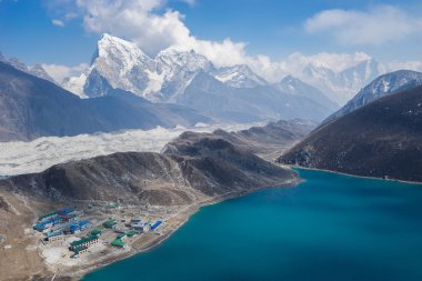 Gokyo Gölü ve Köyü, Everest bölgesi, N güzel manzara
