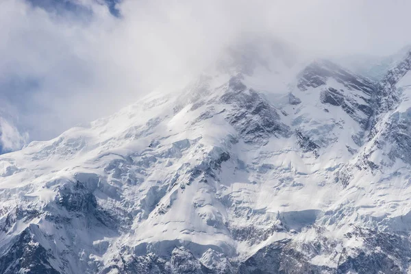 Nanga Parbat dağ tepe bulutlu günde, peri çayır, Pakistan