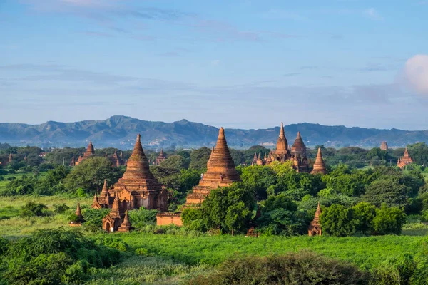 Bagan pagodák és egy szép reggelen, Bagan ősi templomok — Stock Fotó