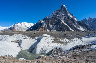 Gönye dağ tepe Concordia kamp, K2 trek, Pakistan