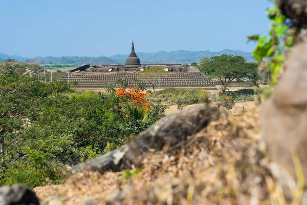 KOE Thaung Temple, Landmark av Mrauk U antika staden, Rakhine sta — Stockfoto