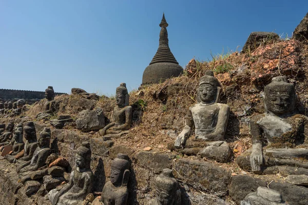 Buddhastaty vid Koe Thaung tempel, Mrauk U, Myanmar — Stockfoto