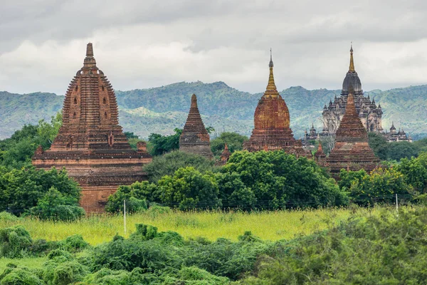 Pagoder och tempel i Bagan antika staden, Mandalay, Myanmar — Stockfoto