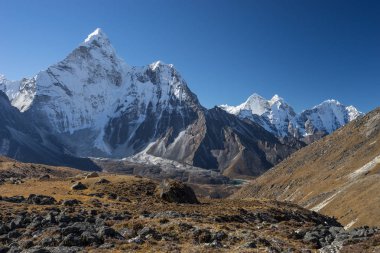 Ama Dablam dağ tepe bir sabah Kongma la geçmek, Everest r